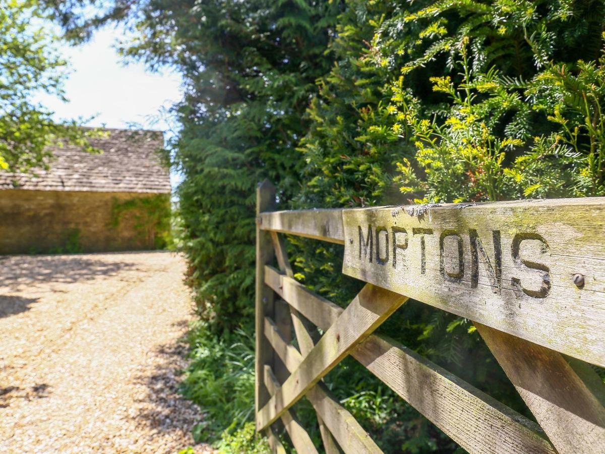 The Lodge At Mortons Malmesbury Exterior photo