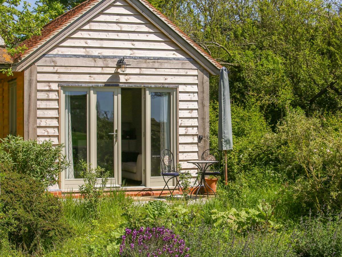 The Lodge At Mortons Malmesbury Exterior photo